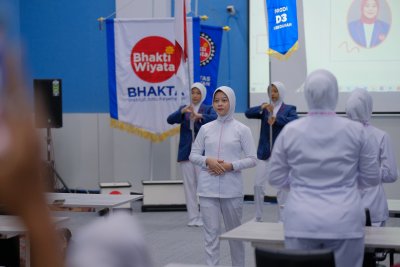 Momentum Sakral Capping Day D3 Kebidanan IIK Bhakta: Meneguhkan Komitmen Mahasiswi sebagai Calon Bidan Profesional